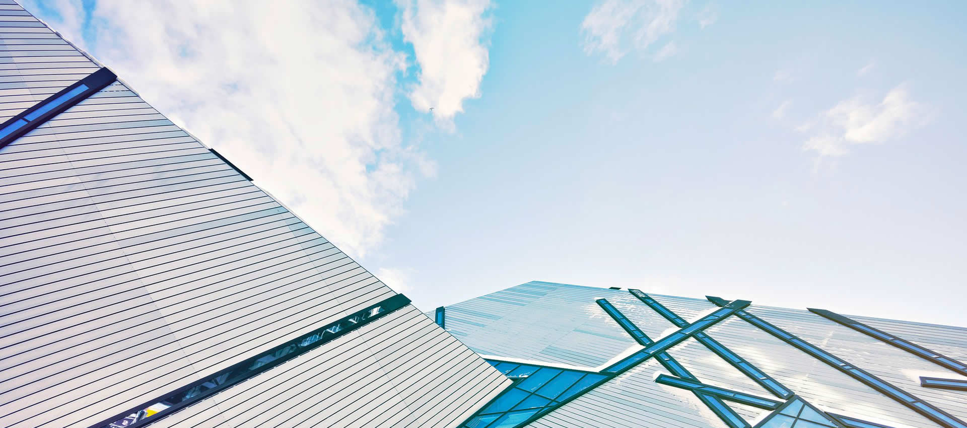 做一個醫(yī)療美容機構(gòu)的網(wǎng)站搭建，方案應(yīng)該怎么設(shè)計？